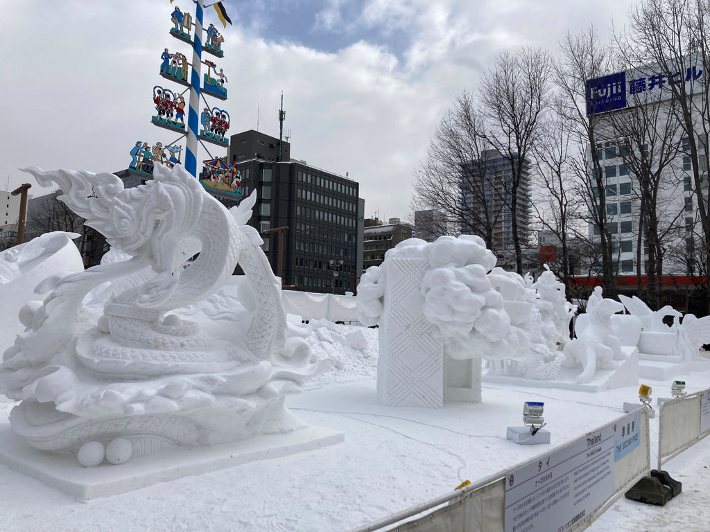 【さっぽろ雪まつりプレミアム体験】大通公園を一望する絶景コース＆特等席ガイドツアー（ランチ／1組最大4名様まで）