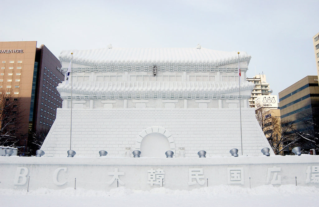 【さっぽろ雪まつりプレミアム体験】大通公園を一望する絶景コース＆特等席ガイドツアー（ランチ／1組最大4名様まで）