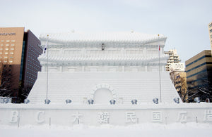 【さっぽろ雪まつりプレミアム体験】大通公園を一望する絶景コース＆特等席ガイドツアー（ランチ／1組最大4名様まで）
